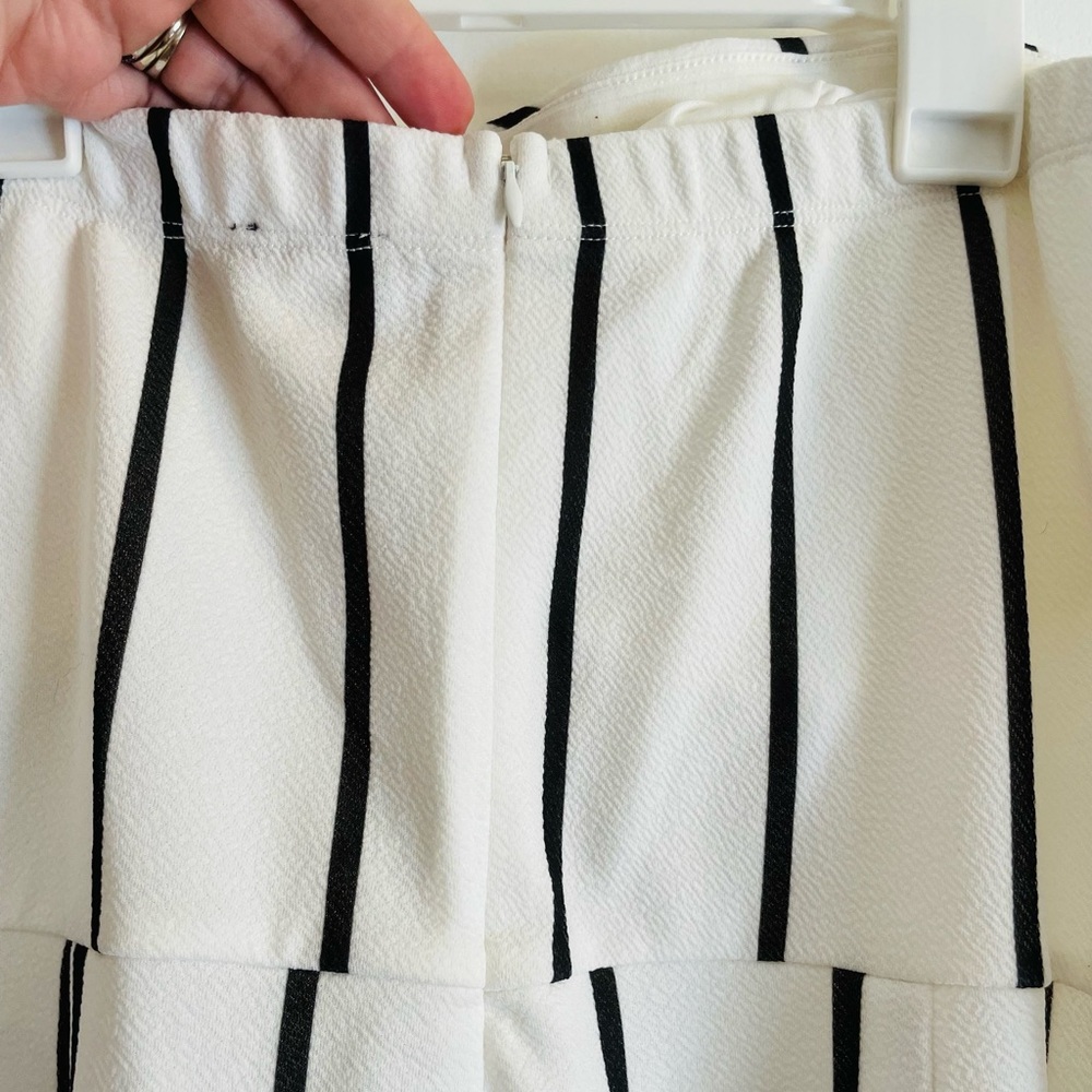 Venus white and black striped jumpsuit - Picture 5 of 11